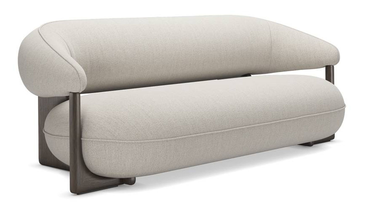 Il divano Ruby di Cattelan Italia ha una seduta extra-large, uno schienale avvolgente, curve morbide e volumi generosi; il rivestimento è caratterizzato da cuciture a vista sartoriali. La struttura portante in legno ne sottolinea l'ispirazione scandinava. https://www.cattelanitalia.com - Salone del mobile 2026, padiglione 11, Stand A19, A21.