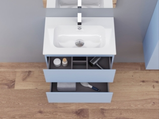 Il mobile sospeso salvaspazio Marea di Iperceramica è composto da base portalavabo in MDF laccato azzurro opaco e lavabo unitop con foro miscelatore e troppopieno integrato in resina bianco lucido. Il mobile con presa-maniglia a gola ha due cassetti a chiusura rallentata e interno grigio. Misura L 60 x P 38 x H 55 cm. Prezzo 199,90 euro. www.iperceramica.it Il mobile sospeso salvaspazio Marea di Iperceramica è composto da base portalavabo in MDF laccato azzurro opaco e lavabo unitop con foro miscelatore e troppopieno integrato in resina bianco lucido. Il mobile con presa-maniglia a gola ha due cassetti a chiusura rallentata e interno grigio. Misura L 60 x P 38 x H 55 cm. Prezzo 199,90 euro. www.iperceramica.it