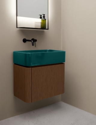 Il mobile sospeso per lavabo Mate di Colavene AXA in essenza canaletto quercia ha due cassetti interni. Misura L 60 x P 40 x H 40 cm. Prezzo 430 euro. www.axaceramica.it Il mobile sospeso per lavabo Mate di Colavene AXA in essenza canaletto quercia ha due cassetti interni. Misura L 60 x P 40 x H 40 cm. Prezzo 430 euro. www.axaceramica.it