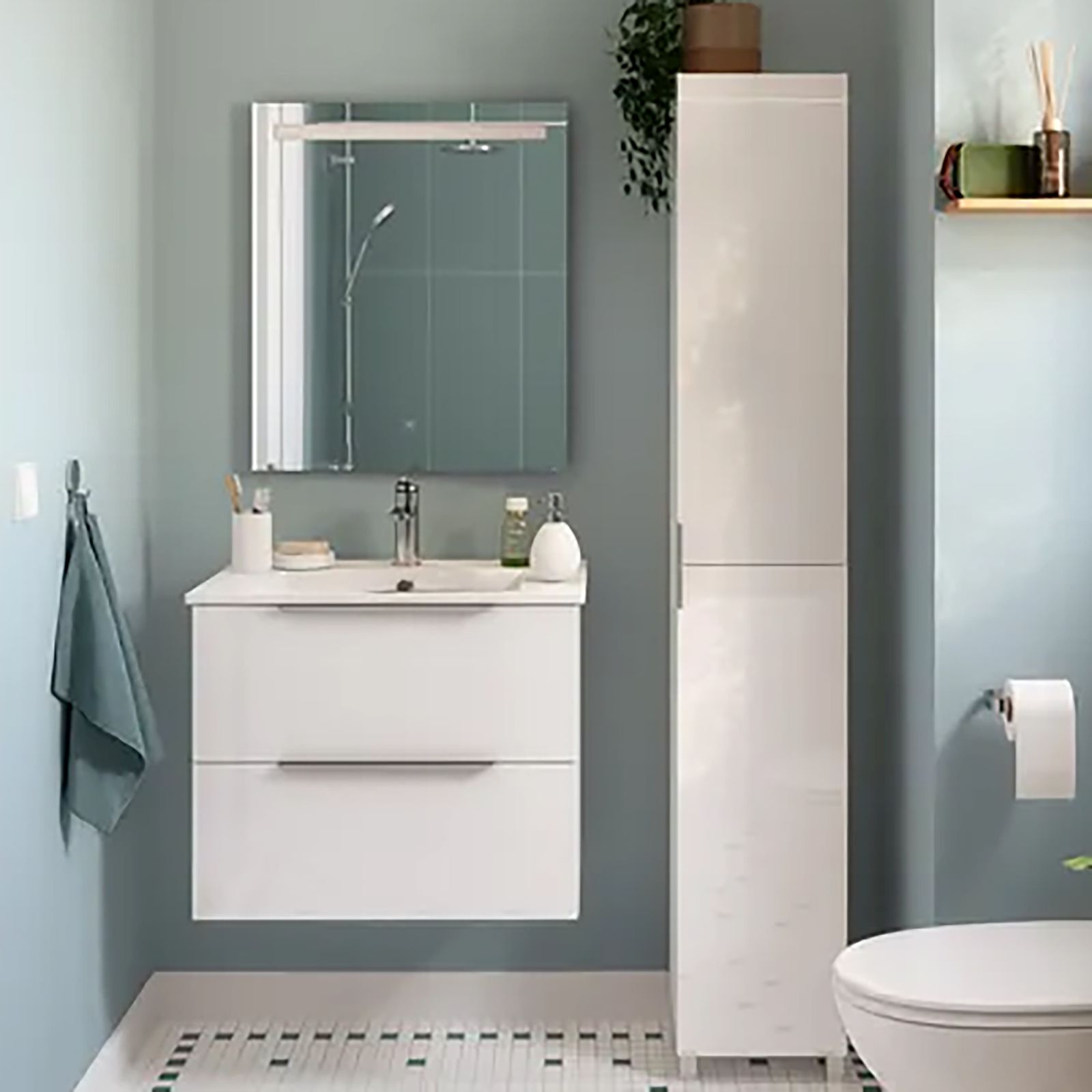 È dotato di due cassetti il mobile sospeso bianco con lavabo integrato serie Essential di Sensea distribuito da Leroy Merlin. Misura L 60 x P 45 x H 53 cm. Prezzo 147,90 euro. www.leroymerlin.it È dotato di due cassetti il mobile sospeso bianco con lavabo integrato serie Essential di Sensea distribuito da Leroy Merlin. Misura L 60 x P 45 x H 53 cm. Prezzo 147,90 euro. www.leroymerlin.it