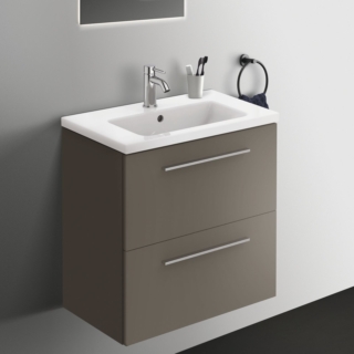 Ha due casetti con chiusura rallentata il mobile sottolavabo sospeso della collezione i.life S di Ideal Standard in legno. Misura L 60 x P 37,5 x H 63 cm. Prezzo, Iva esclusa, 574,50 euro. www.idealstandard.it Ha due casetti con chiusura rallentata il mobile sottolavabo sospeso della collezione i.life S di Ideal Standard in legno. Misura L 60 x P 37,5 x H 63 cm. Prezzo, Iva esclusa, 574,50 euro. www.idealstandard.it