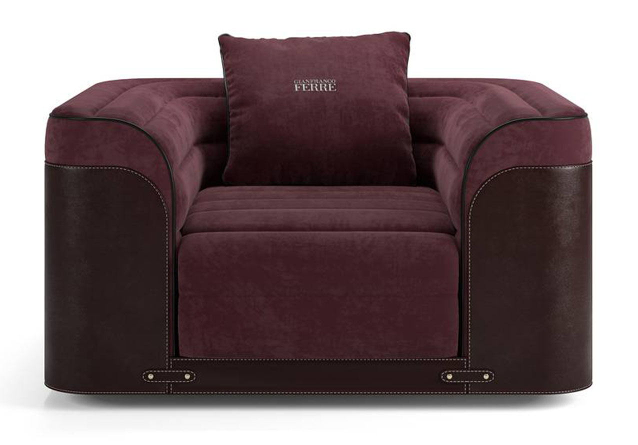 La poltrona Walen di Gianfranco Ferré Home è caratterizzata da una forma scultorea sottolineata dall'imbottitura con un classico motivo a righe e da un rivestimento in cuoio impreziosito da cinturini e bottoni.  https://gianfrancoferrehome.com - Salone del mobile 2026, padiglione 13, Stand C03.