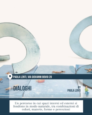 Composizione azzurra di Paola Lenti per un percorso tra colori, forme e percezioni.