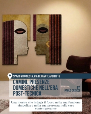 Interno con opere astratte e seduta per la mostra sui camini e il fuoco domestico.