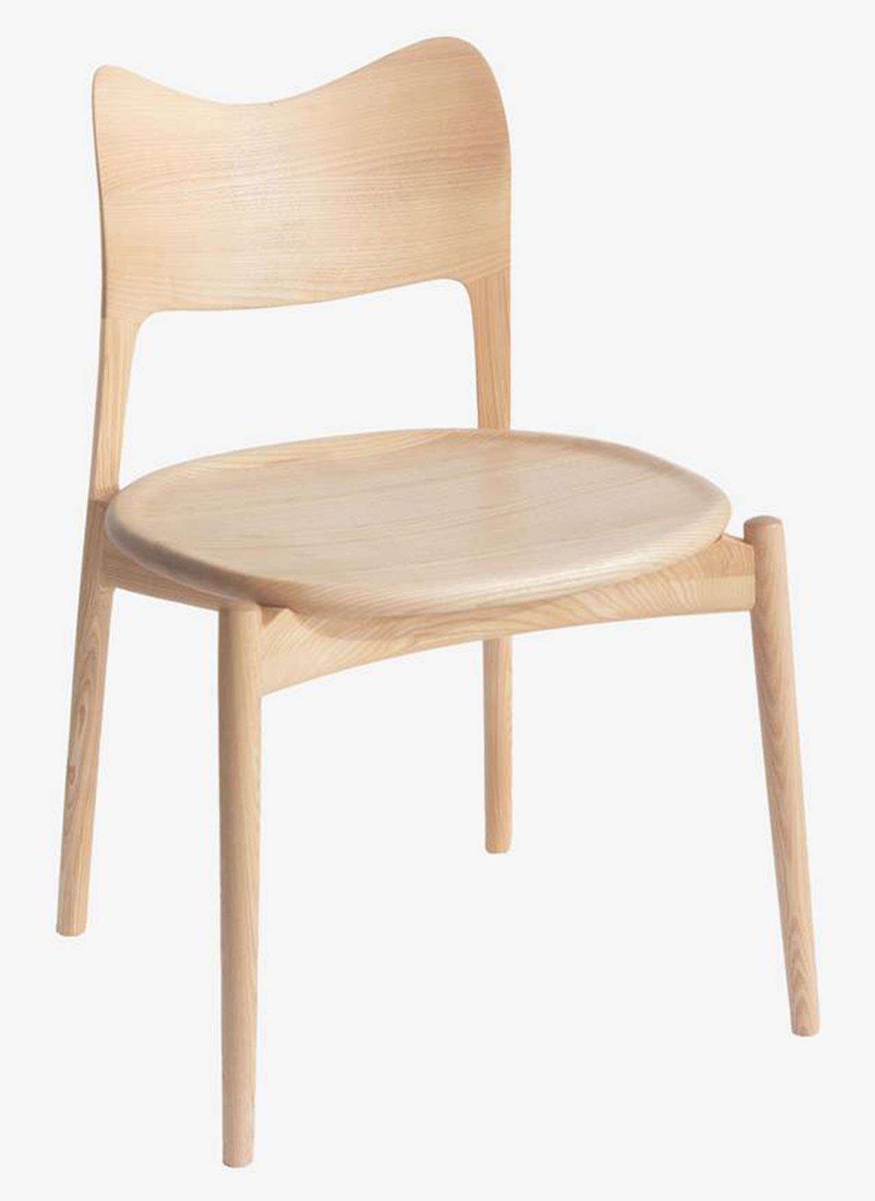 In occasione della Milano Design Week 2026, il brand cinese JIFANG debutta in Europa con JIFANG WOOD at SQUARE 2026, un progetto espositivo che pone la materia naturale al centro come linguaggio universale e ponte culturale tra Oriente e Occidente. La sedia Fu rappresenta la sintesi tra ergonomia e simbolismo: le sue linee morbide e continue, con giunzioni che reinterpretano le tecniche tradizionali, mettono in evidenza la venatura del legno. http://www.jifangwood.com – Fuorisalone, Casello 11, Porta Nuova – Piazzale Principessa Clotilde 11, Milano.