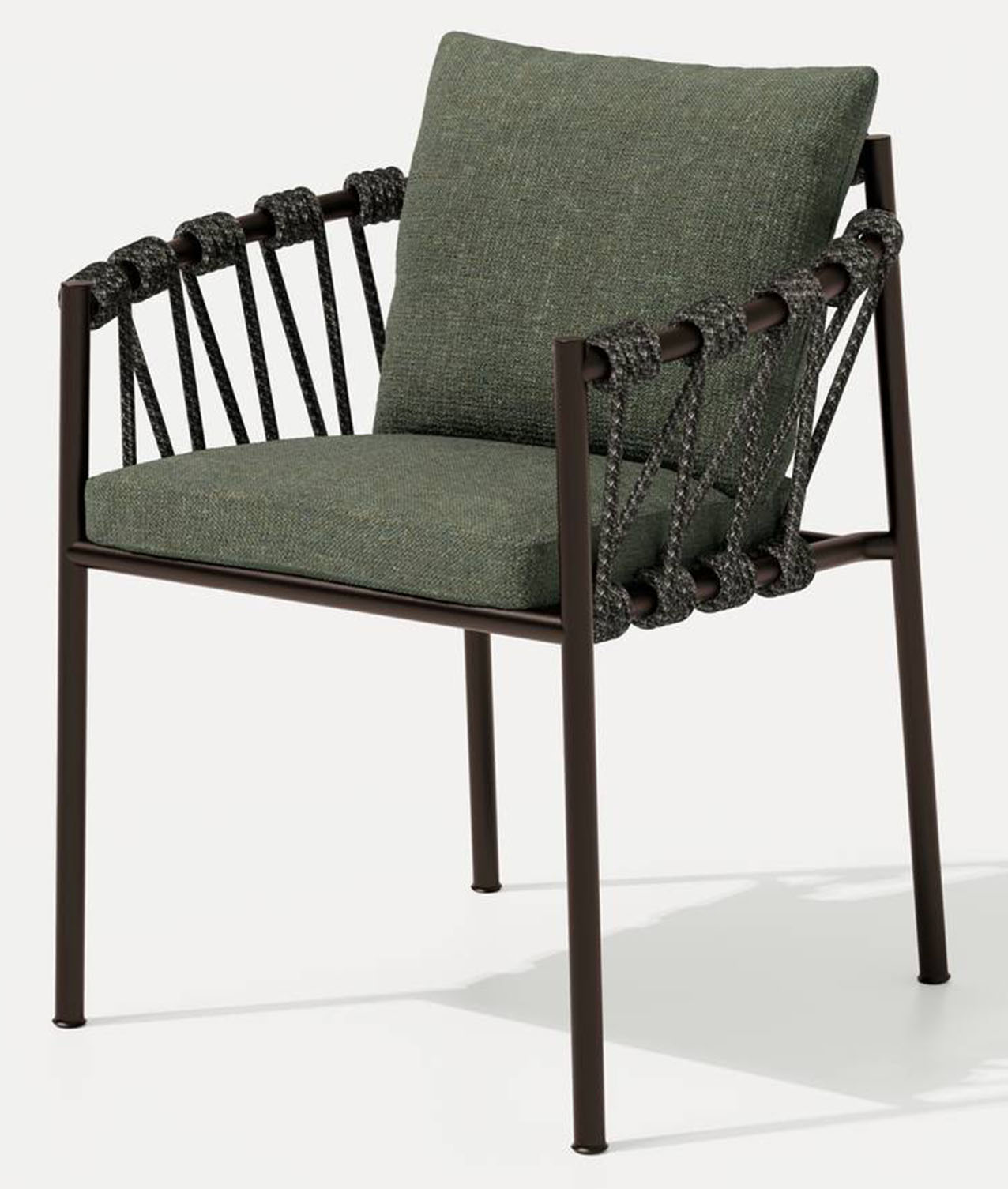 Fa parte della collezione Antigua di Emu la seduta outdoor che abbina la struttura in alluminio  all'intreccio in corda colorata.  https://www.emu.it - Salone del mobile 2026, padiglione 22, Stand B24.