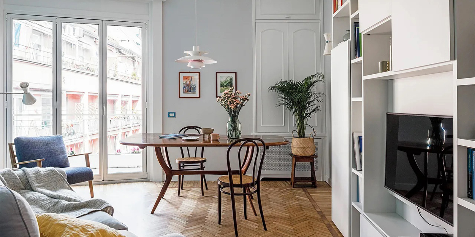 Illuminazione: idee e consigli dell’architetto per le pareti del soggiorno