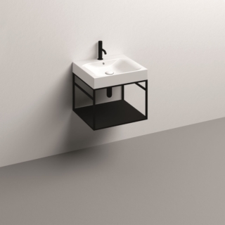 La struttura sospesa di struttura e lavabo di Kerasan in acciaio ha ripiano in metallo nero matt. È completa di lavabo bianco lucido. Prezzo, nella misura L 50 x P 45 cm, 760 euro. www.kerasan.it La struttura sospesa di struttura e lavabo di Kerasan in acciaio ha ripiano in metallo nero matt. È completa di lavabo bianco lucido. Prezzo, nella misura L 50 x P 45 cm, 760 euro. www.kerasan.it