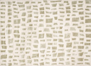 Il tappeto Terrazzo di Illulian si ispira al fascino senza tempo dei tradizionali seminati veneziani, superfici iconiche composte da cemento e frammenti di pietre preziose. È realizzato a mano, su una base in juta dal colore neutro che evoca il cemento, con lana himalayana, seta naturale e colori vegetali che lo rendono morbido e vibrante. https://www.illulian.com - Salone del mobile 2026, padiglione 24, Stand D09.