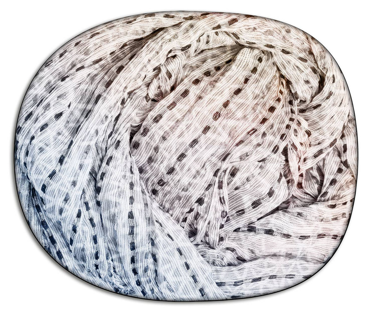 Fa parte della nuova Capsule Collection il tappeto UltraNative Imago di G.T.DESIGN che verrà presentato in occasione della Milano Design Week. È realizzato in 100% econyl, un nuovo filato di ricerca sostenibile e super performante; la superficie è decorata da un motivo che richiama il dolce movimento dell'acqua in uno stagno. https://www.gtdesign.it - Fuorisalone, G.T Design Milano/La Cabina – Via Cino del Duca 2, Milano.