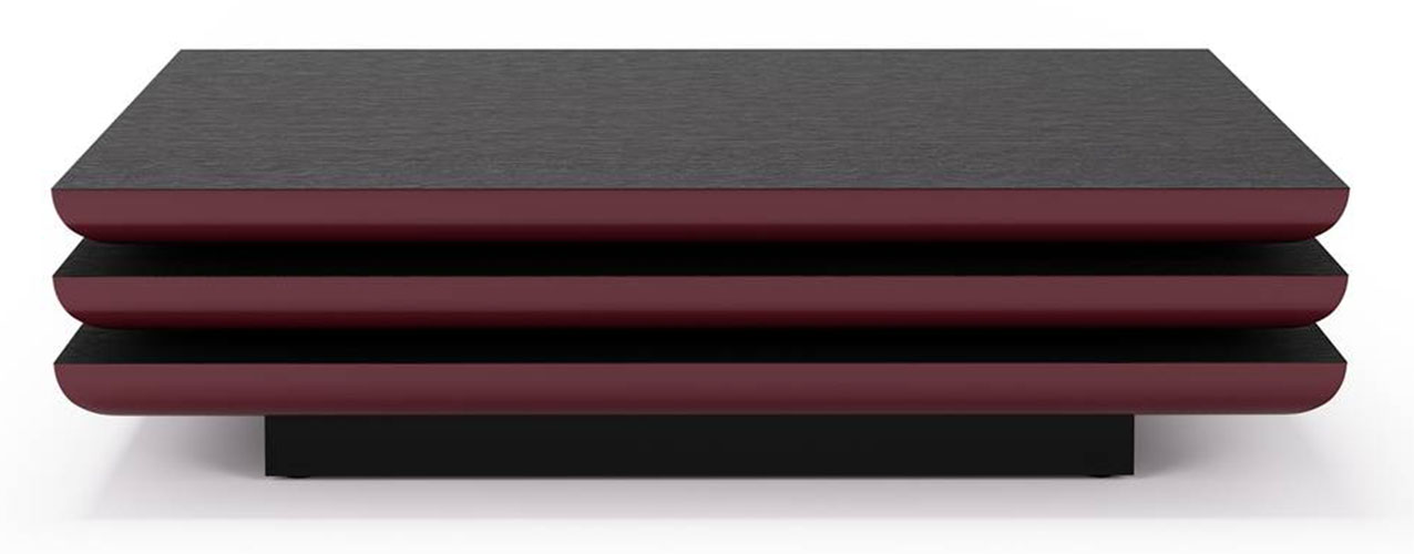 Il tavolino basso Pagoda di Living Divani si basa sul principio della sovrapposizione e dello slittamento dei piani che sono caratterizzati da un dettaglio a “mezzo toro” che richiama le architetture delle pagode. I piani inoltre scorrono dando vita a configurazioni e prospettive sempre diverse.   https://www.livingdivani.it - Salone del mobile 2026, padiglione 11, Stand C15, D16.