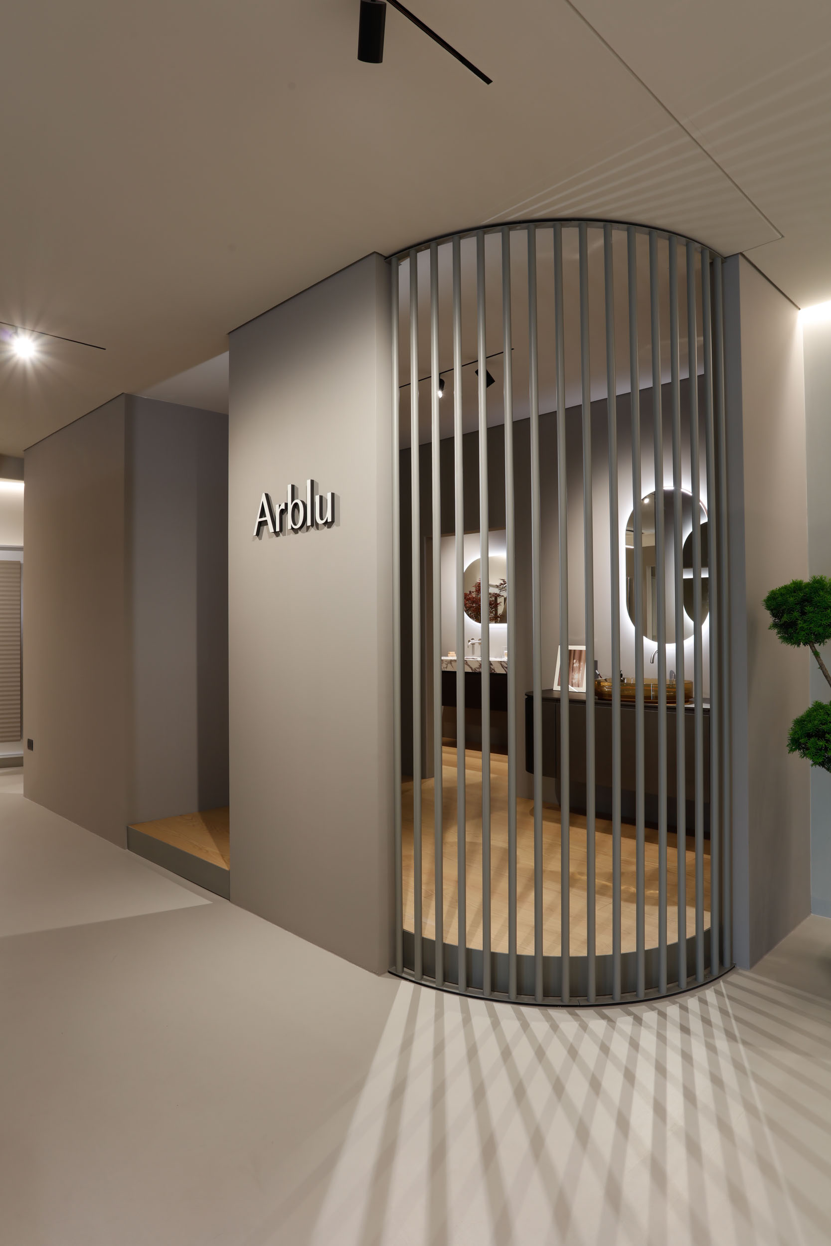 Nelle foto che seguono, alcuni scatti dello showroom della nuova palazzina Arblu a Fontanafredda (PN)