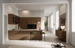Con Asia, Arredo3 sviluppa un progetto che mette in dialogo cucina e living. La madia sospesa, composta da basi con cestoni, è caratterizzata dall’impiallacciato cappuccino con lavorazione millerighe, che crea ritmo e profondità. Lo schienale in PET riciclato Pechino e il top in Abitum Marmo Venato Imperiale con finitura 3D completano un progetto materico e contemporaneo.
Misure: L 240 × P 47,5 × H 60 cm (basi sospese da terra 24 cm; altezza complessiva 240 cm). Prezzo su richiesta. www.arredo3.com