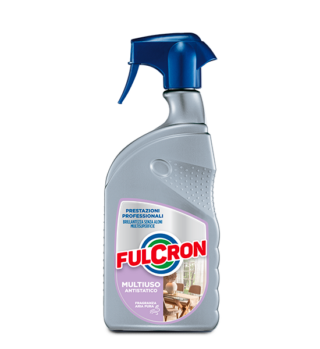Fulcron Multiuso Antistatico è il detergente universale pensato per la pulizia quotidiana delle superfici dure lavabili della casa, ideale anche in cucina per pensili, mensole, ante, superfici laccate, laminati, acciaio, vetri e ceramica smaltata. Elimina polvere, aloni, macchie e impronte digitali e, grazie al potere antistatico, crea una barriera protettiva che rallenta il ridepositarsi della polvere, aiutando a mantenere le superfici pulite più a lungo. Non richiede risciacquo e asciuga rapidamente. Prezzo 5,49 euro. www.fulcron.it