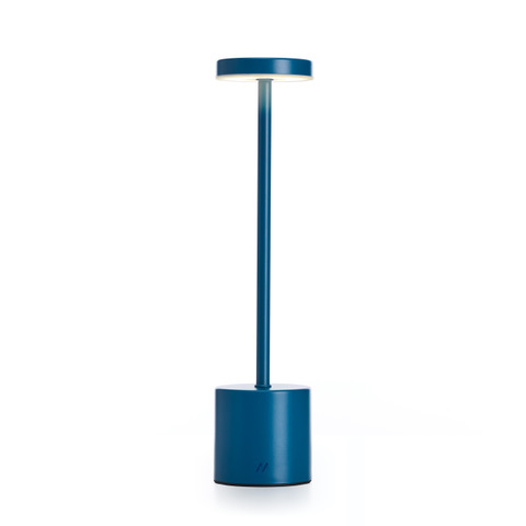 Ricaricabile tramite cavo USB-C e utilizzabile senza fili, la lampada da tavolo dal design minimal Upndown di Muitomas è l'oggetto ideale per aggiungere colore e un tocco di luce alla casa. Consente di scegliere tra tonalità calde, neutre o fredde e di modulare l'intensità grazie alla sua luce LED regolabile tramite tasto touch. È disponibile nei colori bianco, ottanio, verde salvia, nero.
Prezzo: 29,99 euro. www.muitomas.com