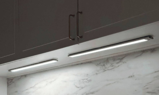 Linear LED Flat Sensor
di OSRAM di Ledvance
ha un sensore di movimento
e può essere connesso anche
in fila continua. Costa a partire da 29,95 euro (L 40 cm). www.ledvance.com