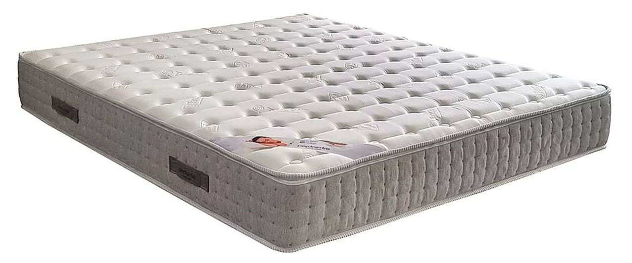 Bel Riposo Fresh 4.1 Linea Smart di Perdormire ha trattamento Ultrafresh per il benessere igienico grazie alla naturale capacità dell’argento di resistere alla creazione di batteri, acari e muffe.  Il rivestimento in tessuto Tencel®, e lo strato in Visco Mind® che si adatta alla forma del corpo, assicurano il massimo comfort ergonomico. Alto 26 cm, matrimoniale costa 999 euro. www.perdormire.com