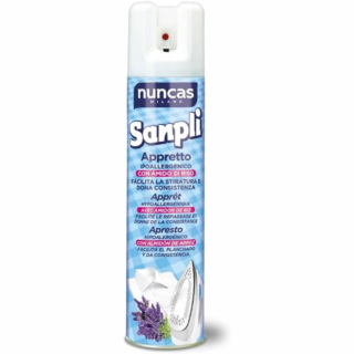 Sanpli Spray è un appretto per permettere una stiratura facile e veloce, senza ingiallire e renderle rigide o ruvide le fibre al tatto. Prezzo: 10 euro su amazon.it