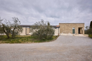Dal punto di vista impiantistico, le pompe di calore sono di Weishaupt, la VMC di Eurotherm; per il
fotovoltaico, inverter Fronius, accumulo BYD, pannelli Peimar. Dal punto di vista impiantistico, le pompe di calore sono di Weishaupt, la VMC di Eurotherm; per il
fotovoltaico, inverter Fronius, accumulo BYD, pannelli Peimar.
