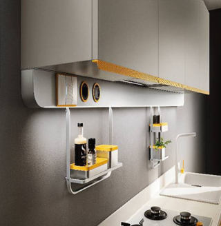 La task bar di Dandy Plus di Scavolini, fissata a parete sotto i pensili, integra funzioni smart come prese elettriche e porte USB, oltre a diversi accessori, e ad Alexa, assistente virtuale intelligente che controlla gli impianti tecnologici attraverso il sistema BTicino Living Now. Prezzo da rivenditore. www.scavolini.com