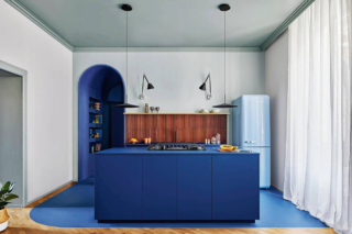 Realizzazione di Mo. 1950
(www.mo1950.com), su progetto
di chromastudio
(www.chromastudio.it)
(foto Riccardo Gasperoni,
styling Elga Ancona).