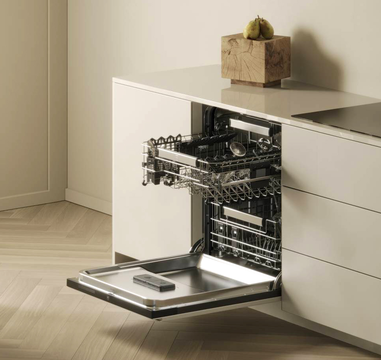 Dotata di programmi intelligenti, come Intensivo, Sprint e Automatico, la lavastoviglie Adora V4000 VGB di V-Zug assicura risultati ottimali. Per 14 coperti, ha 8 programmi, 4 Luci led, getto d’acqua su 3 livelli. controllo permanente della durezza dell'acqua e dosaggio automatico del brillantante. I cestelli sono progettati per offrire la massima flessibilità con soluzioni dotate di meccanismi pieghevoli brevettati o cassetti a incastro che offrono ulteriore spazio quando serve. Con la funzione brevettata SteamFinish, grazie alla potenza del vapore, il cui getto parte a fine lavaggio, vengono eliminati delicatamente gli aloni, i residui di calcare, sale e brillantante, rendendo bicchieri e stoviglie brillanti. Misura L 60 x P 55 x H 82 cm. Prezzo 3.530 euro. www.vzug.com