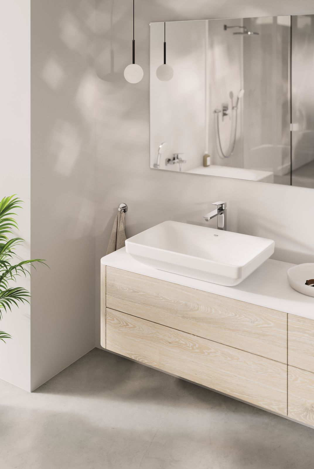 Il rubinetto lavabo monocomando della linea Combo di Grohe ha taglia XL, ideale per lavabi da appoggio. Grazie a EcoJoy riduce i consumi d’acqua, mentre il rompigetto è regolabile per un flusso sempre preciso. È disponibile nella finitura cromo, come in foto, e nero opaco. È alto 26,7 cm. Prezzo 323,30 euro. www.grohe.com