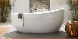 Ha forma ovale la vasca freestanding Aveo di Villeroy & Boch con troppopieno è in Quaryl®, resistente a urti, colpi e graffi, nel colore Bianco Alpin. Misura L 190 x P 95 x H 83 cm. Prezzo, Iva esclusa, 10.866 euro. www.villeroy-boch.it Ha forma ovale la vasca freestanding Aveo di Villeroy & Boch con troppopieno è in Quaryl®, resistente a urti, colpi e graffi, nel colore Bianco Alpin. Misura L 190 x P 95 x H 83 cm. Prezzo, Iva esclusa, 10.866 euro. www.villeroy-boch.it