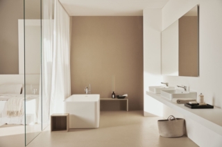 È realizzata in Ideal Solid la vasca freestanding rettangolare della collezione Conca di Ideal Standard. Senza foro rubinetteria e senza troppopieno, misura L 180 x P 80 x H 60 cm. Prezzo, Iva esclusa, 6.305,50 euro. www.idealstandard.it È realizzata in Ideal Solid la vasca freestanding rettangolare della collezione Conca di Ideal Standard. Senza foro rubinetteria e senza troppopieno, misura L 180 x P 80 x H 60 cm. Prezzo, Iva esclusa, 6.305,50 euro. www.idealstandard.it