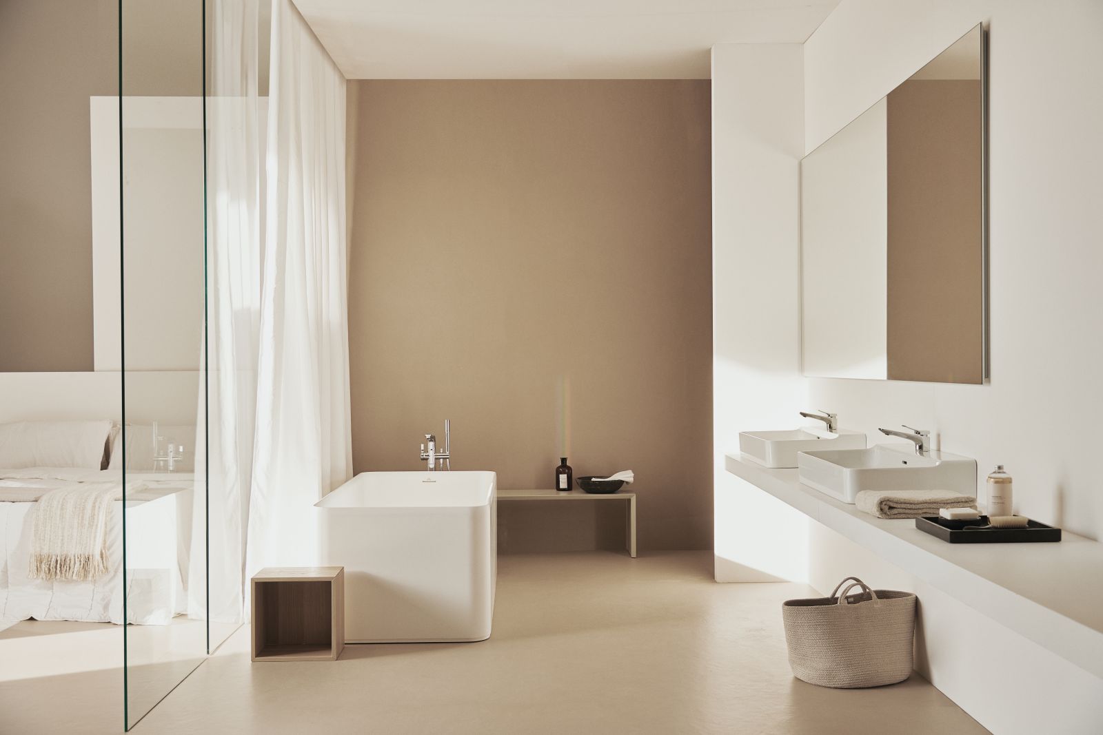 È realizzata in Ideal Solid la vasca freestanding rettangolare della collezione Conca di Ideal Standard. Senza foro rubinetteria e senza troppopieno, misura L 180 x P 80 x H 60 cm. Prezzo, Iva esclusa, 6.305,50 euro. www.idealstandard.it È realizzata in Ideal Solid la vasca freestanding rettangolare della collezione Conca di Ideal Standard. Senza foro rubinetteria e senza troppopieno, misura L 180 x P 80 x H 60 cm. Prezzo, Iva esclusa, 6.305,50 euro. www.idealstandard.it