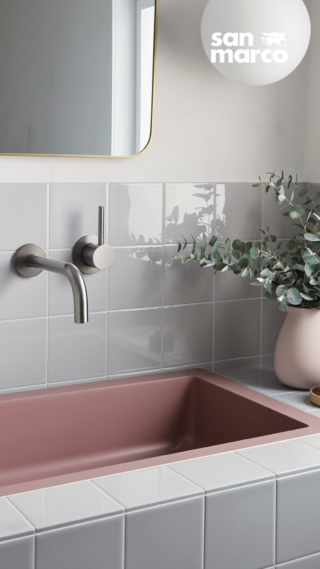 Bagno con rivestimenti che hanno cambiato look grazie a Allover Smalto