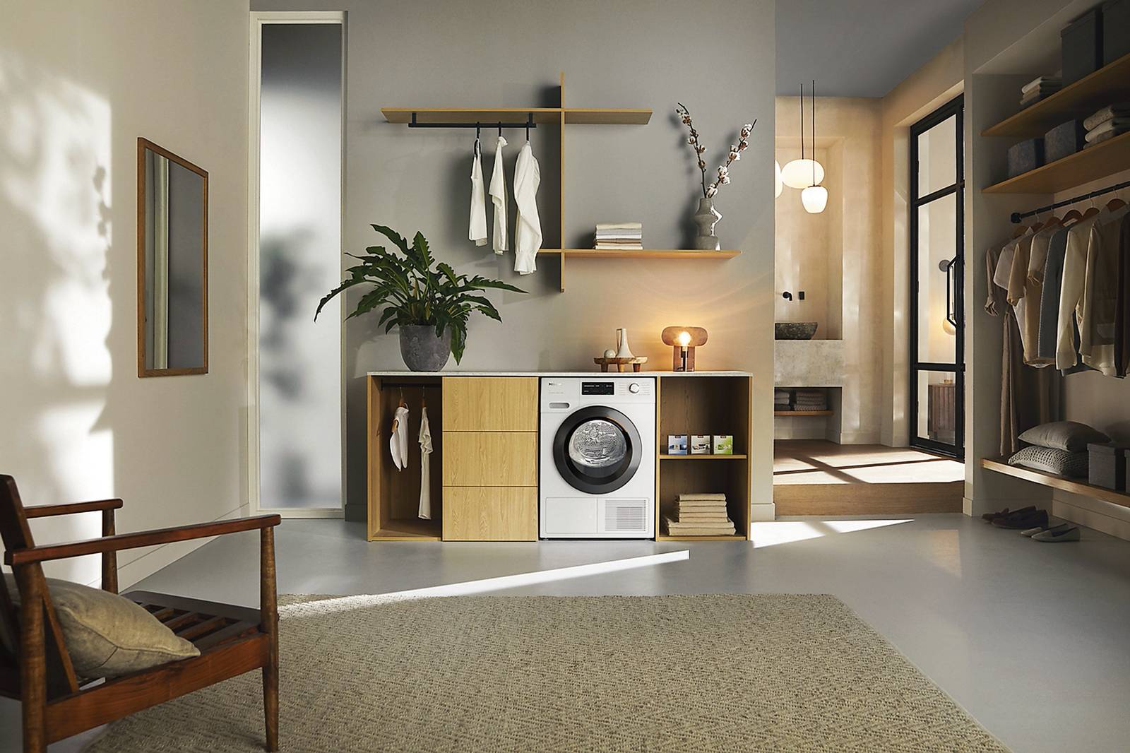 L'asciugatrice ha connettività Wi-Fi integrata con Miele@home: collegandola alla rete domestica e all’app sullo smartphone o sul tablet, si può monitorare lo stato del ciclo in tempo reale, ricevendo informazioni precise sull'asciugatura e il tempo residuo. L’app permette di ricevere notifiche automatiche in caso di necessità di manutenzione, come la pulizia dei filtri. Offre la possibilità di gestire e personalizzare i programmi. La connessione tramite Miele@home consente l’integrazione con altri elettrodomestici Miele smart.L’asciugatrice TCL 690 WP di Miele a pompa di calore ha una
capacità di 9 kg. Grazie alla tecnologia EcoSpeed si riducono i tempi
di asciugatura, mentre la funzione SteamCare utilizza il vapore per distendere le fibre, riducendo le pieghe e facilitando la stiratura.
DryCare 40 asciuga anche i capi lavabili a 40 °C. È in classe di efficienza energetica C. Misura L 59,6 x P 63,6 x H 85 cm e costa 1.799 euro. L'asciugatrice ha connettività Wi-Fi integrata con Miele@home: collegandola alla rete domestica e all’app sullo smartphone o sul tablet, si può monitorare lo stato del ciclo in tempo reale, ricevendo informazioni precise sull'asciugatura e il tempo residuo. L’app permette di ricevere notifiche automatiche in caso di necessità di manutenzione, come la pulizia dei filtri. Offre la possibilità di gestire e personalizzare i programmi. La connessione tramite Miele@home consente l’integrazione con altri elettrodomestici Miele smart.L’asciugatrice TCL 690 WP di Miele a pompa di calore ha una
capacità di 9 kg. Grazie alla tecnologia EcoSpeed si riducono i tempi
di asciugatura, mentre la funzione SteamCare utilizza il vapore per distendere le fibre, riducendo le pieghe e facilitando la stiratura.
DryCare 40 asciuga anche i capi lavabili a 40 °C. È in classe di efficienza energetica C. Misura L 59,6 x P 63,6 x H 85 cm e costa 1.799 euro.