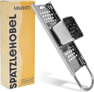 È in acciaio inox l'attrezzo per spatzle & knöpfle fatti in casa. Misura 32 x 11 x H 6,5H cm. Di Mavanto®, in vendita a 19,90 euro su www.amazon it. È in acciaio inox l'attrezzo per spatzle & knöpfle fatti in casa. Misura 32 x 11 x H 6,5H cm. Di Mavanto®, in vendita a 19,90 euro su www.amazon it.