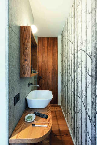 Carta da parati Woods di Cole & Son
www.cole-and-son.com
Lastre in pietra
di Luserna
Lavabo Wave di Simas
www.simas.it
Rubinetto Gill, linea Kos
di Zucchetti www.zucchettidesign.it. Carta da parati Woods di Cole & Son
www.cole-and-son.com
Lastre in pietra
di Luserna
Lavabo Wave di Simas
www.simas.it
Rubinetto Gill, linea Kos
di Zucchetti www.zucchettidesign.it.