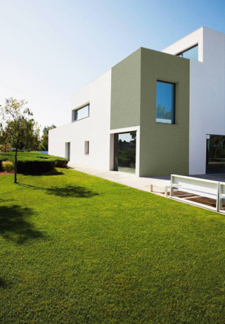 Il sistema Marcotherm di San Marco, disponibile in 5 versioni a seconda del tipo di isolante previsto (EPS, EPS con grafite, lana di roccia, sughero, poliuretano espanso) e resistente agli agenti atmosferici (come la grandine), riduce drasticamente dispersione termica e passaggio di calore tra esterno e interno. www.san-marco.it.