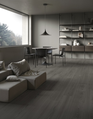 Essence della linea Elements di Casalgrande Padana è il gres porcellanato che prende ispirazione dal legno di larice, proposto nei colori Beige, Black, Brown, Taupe, Tobacco e White. Le doghe sono nei formati 20 x 120 cm e 60 x 120 cm. Per le pareti è disponibile nel decoro Cannettè, negli stessi colori. Costa da 64 euro. www.casalgrandepadana.it Essence della linea Elements di Casalgrande Padana è il gres porcellanato che prende ispirazione dal legno di larice, proposto nei colori Beige, Black, Brown, Taupe, Tobacco e White. Le doghe sono nei formati 20 x 120 cm e 60 x 120 cm. Per le pareti è disponibile nel decoro Cannettè, negli stessi colori. Costa da 64 euro. www.casalgrandepadana.it