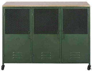La credenza Chilham di Maisons du Monde, in stile industriale, ha tre ante in metallo e il top in legno di abete. Con rotelle, misura L 110 x P 35 x H 82,5 cm. Costa 299 euro. www.maisonsdumonde.com La credenza Chilham di Maisons du Monde, in stile industriale, ha tre ante in metallo e il top in legno di abete. Con rotelle, misura L 110 x P 35 x H 82,5 cm. Costa 299 euro. www.maisonsdumonde.com