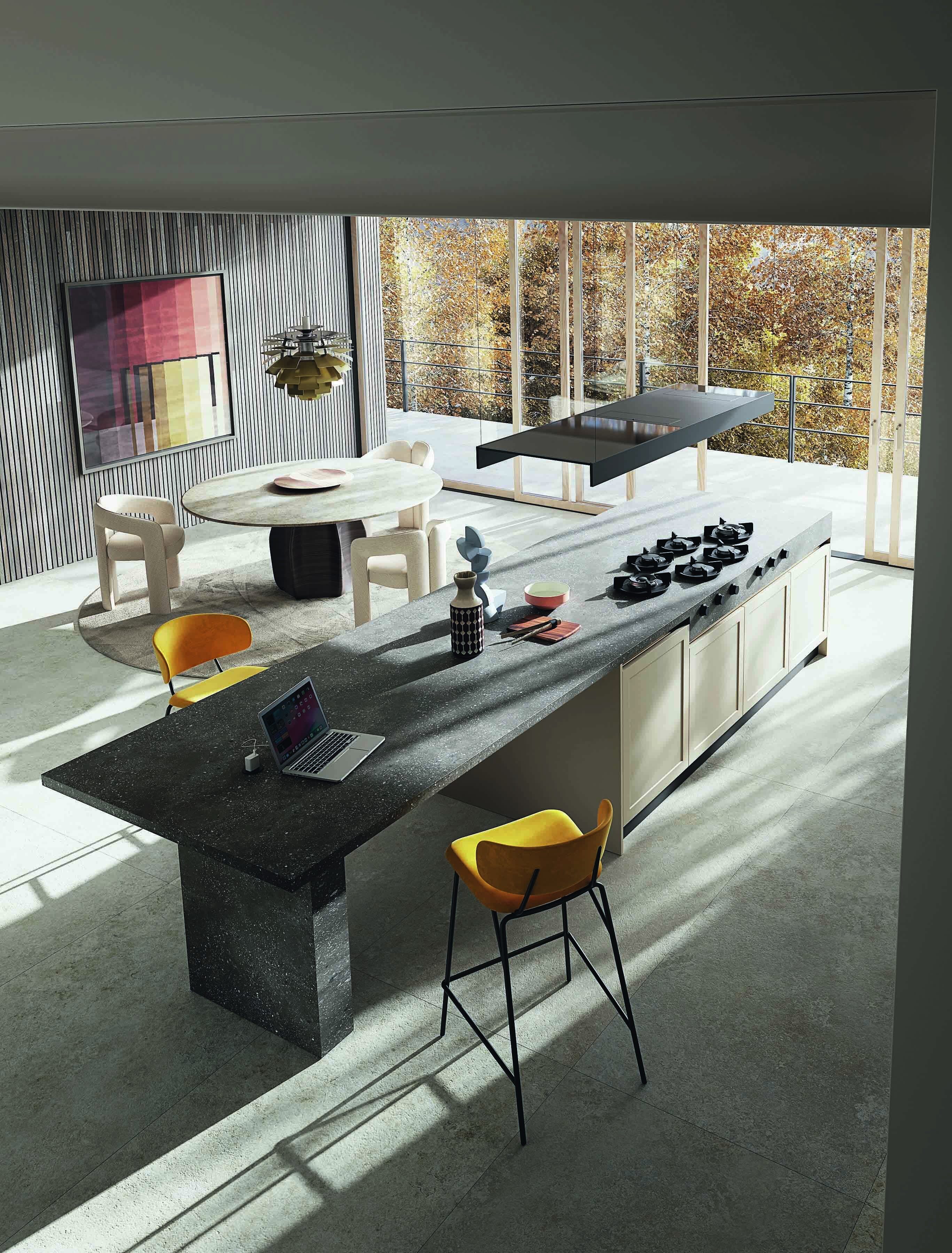 Top a spessore differenziato in Hpl finitura Rox Black e gamba di sostegno scatolata, rivestita con lo stesso materiale, per l’isola (misure L 420 x P 117 cm) con piano snack integrato del programma Elite di Ar-Tre Cucin. Le basi sono laccate Mandorla 212M, con zoccolo Brunito e maniglia a gola classica Champagne. www.ar-tre.it