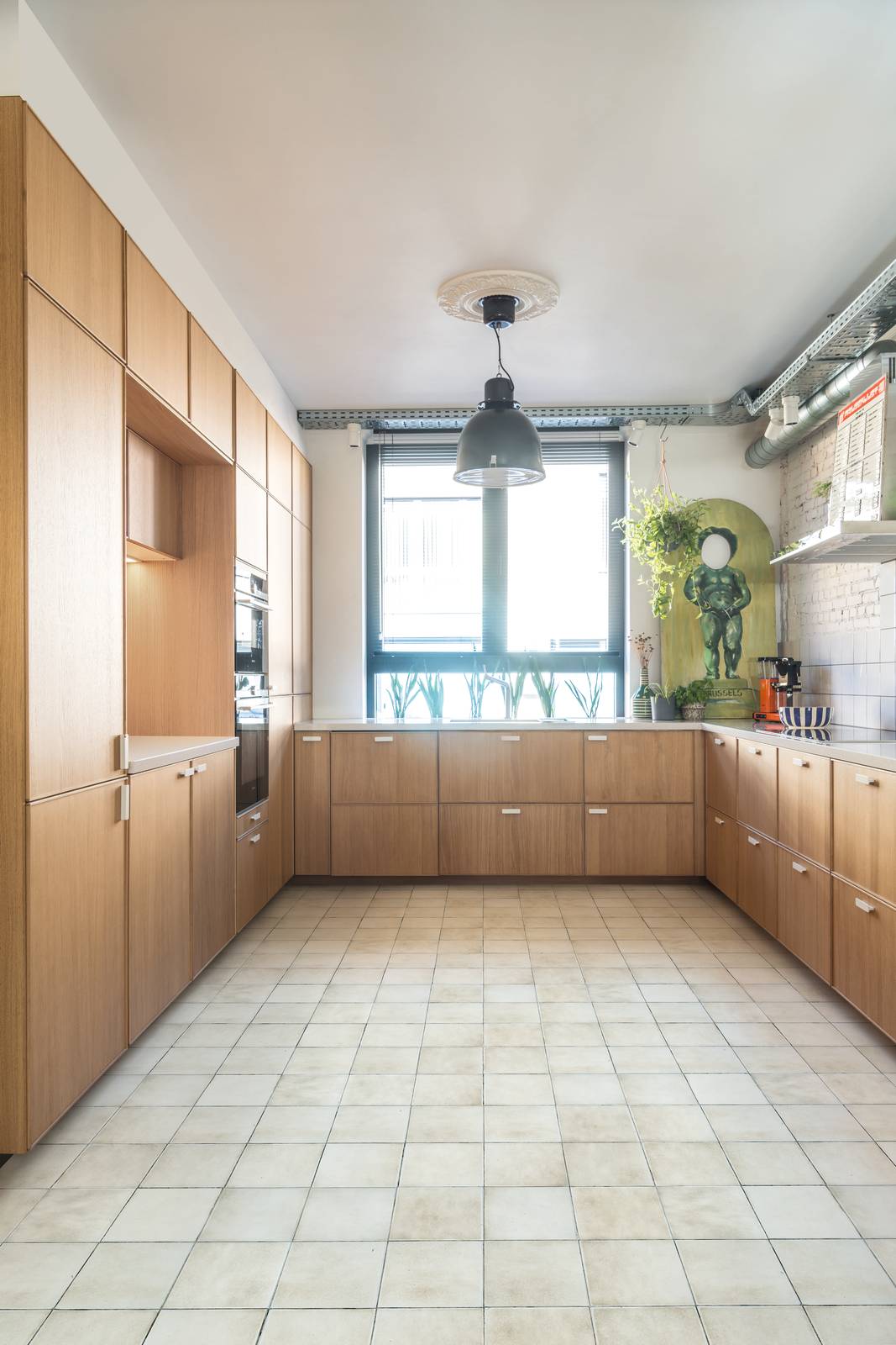 Cucina con il vecchio pavimento