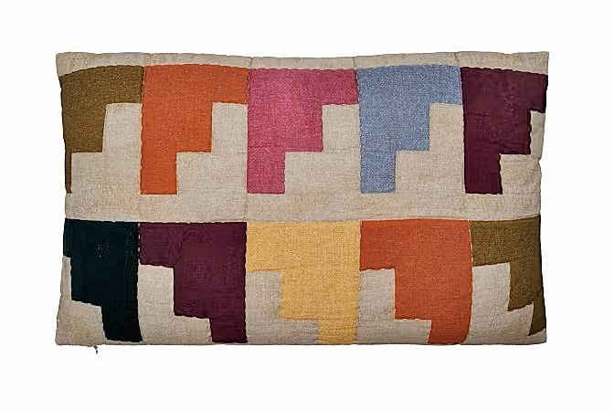 Block di House Doctor è in cotone multicolore con motivo grafico stampato a mano, arricchito da cuciture ricamate. Misura 50 x 30 cm e su www.tikamoon.it costa 49 euro. housedoctor.com