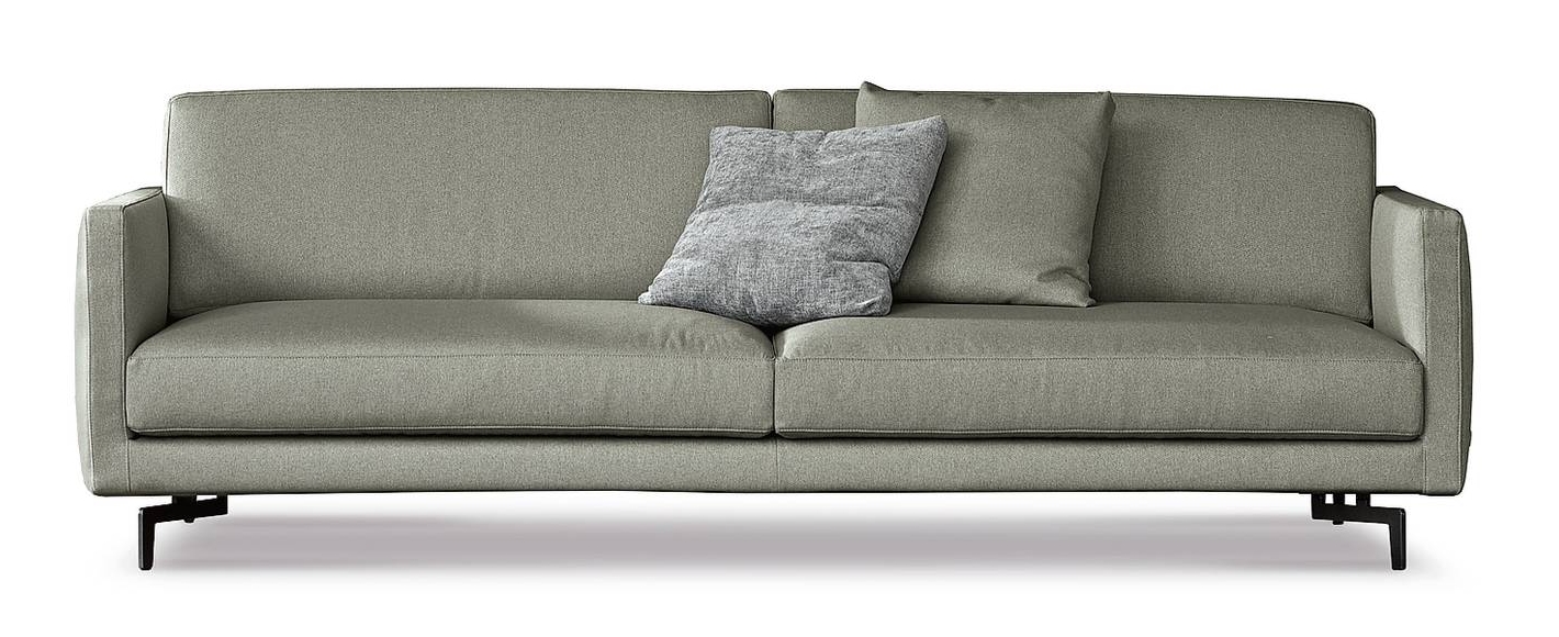 Bart di Doimo Salotti ha lo scheletro in legno con imbottitura in poliuretano espanso e molleggio della seduta costituito da cinghie elastiche. Esiste anche in versione modulare. Nella misura L 246 x P 102 x H 87 cm costa da 3.329 euro. www.doimosalotti.it