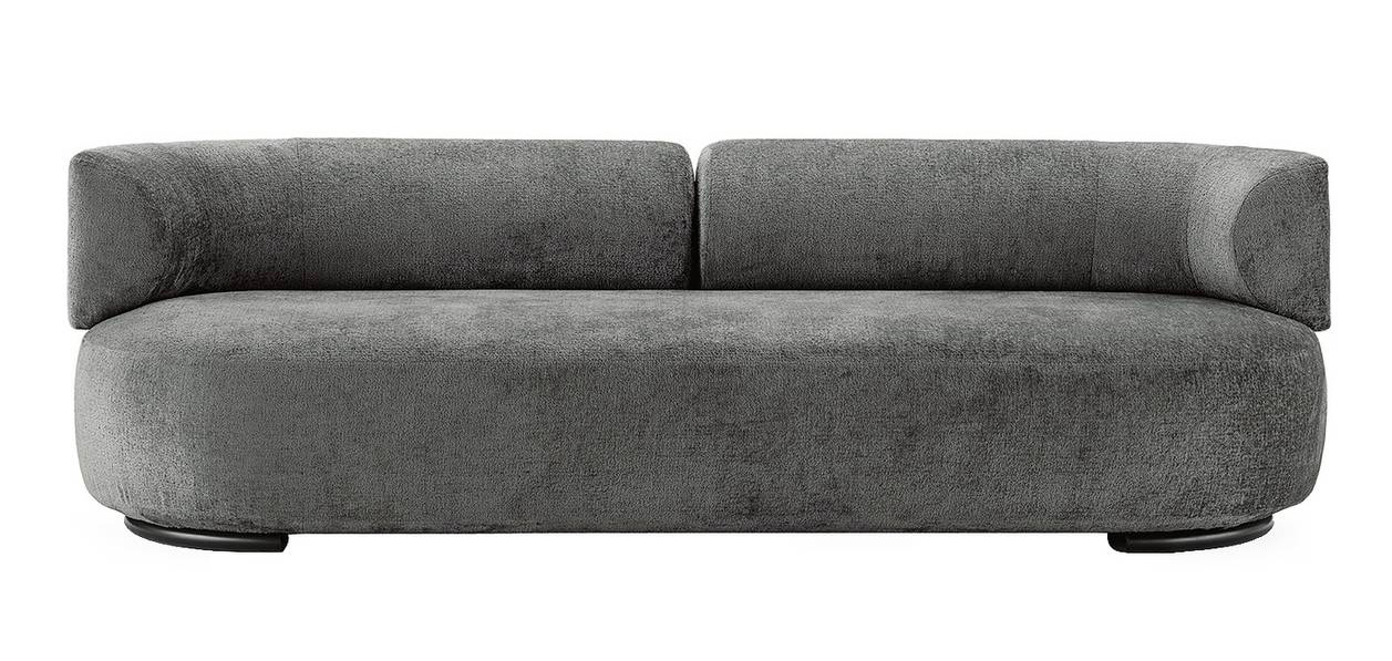 K-Waiting di Kartell è caratterizzato da volumi morbidi e forme stondate; i rivestimenti tessili dedicati coprono un ampio range, dalle superfici vellutate ai tessuti bouclé, fino a soluzioni tecniche. Misura L 230 x P 81 x H 70 cm e costa 4.869 euro. www.kartell.com