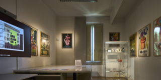 Essere Cappiello mostra ph Deep Blue Studio Essere Cappiello mostra ph Deep Blue Studio