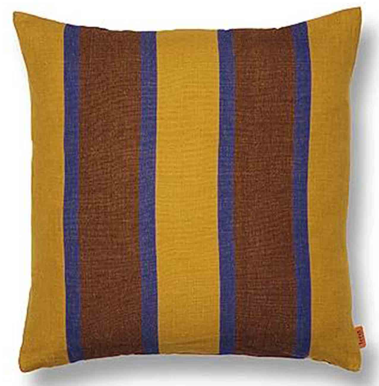 La fodera per cuscino Grand Cushion di Ferm Living è proposta in quattro abbinamenti cromatici. In 50% lino e 50% cotone, misura 50 x 50 cm. fermliving.com La fodera per cuscino Grand Cushion di Ferm Living è proposta in quattro abbinamenti cromatici. In 50% lino e 50% cotone, misura 50 x 50 cm. fermliving.com
