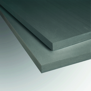 Le lastre di polistirene espanso estruso XPS X ETICS B Ravatherm™ di Ravago Building Solutions, rigide e compatte, riciclabili sia meccanicamente sia chimicamente, sono ideali per l'isolamento termico e di conseguenza per il risparmio energetico. La posa in opera su pareti interne garantisce la rapidità della messa a regime della temperatura ambientale, un lavoro indipendente dalle condizioni atmosferiche, anche quando l’edificio è già abitato. L'inserimento di particelle di Carbon Pure (carbone amorfo) all’interno delle celle dei pannelli permette di attenuare i raggi infrarossi, riflettendo parte dell'energia con un sensibile aumento della capacità isolante (0,0030 W/mK). Per questo, la colorazione, senza aggiunta di ulteriori pigmenti, risulta naturalmente grigia. Resistenti all'umidità e alla compressione, oltre che ai cicli di gelo e disgelo, le lastre hanno superficie ruvida, profili a spigolo vivo e misurano L 125 x P 60 cm, declinate in diversi spessori a seconda delle esigenze del progetto. www.ravagobuildingsolutions.com Le lastre di polistirene espanso estruso XPS X ETICS B Ravatherm™ di Ravago Building Solutions, rigide e compatte, riciclabili sia meccanicamente sia chimicamente, sono ideali per l'isolamento termico e di conseguenza per il risparmio energetico. La posa in opera su pareti interne garantisce la rapidità della messa a regime della temperatura ambientale, un lavoro indipendente dalle condizioni atmosferiche, anche quando l’edificio è già abitato. L'inserimento di particelle di Carbon Pure (carbone amorfo) all’interno delle celle dei pannelli permette di attenuare i raggi infrarossi, riflettendo parte dell'energia con un sensibile aumento della capacità isolante (0,0030 W/mK). Per questo, la colorazione, senza aggiunta di ulteriori pigmenti, risulta naturalmente grigia. Resistenti all'umidità e alla compressione, oltre che ai cicli di gelo e disgelo, le lastre hanno superficie ruvida, profili a spigolo vivo e misurano L 125 x P 60 cm, declinate in diversi spessori a seconda delle esigenze del progetto. www.ravagobuildingsolutions.com