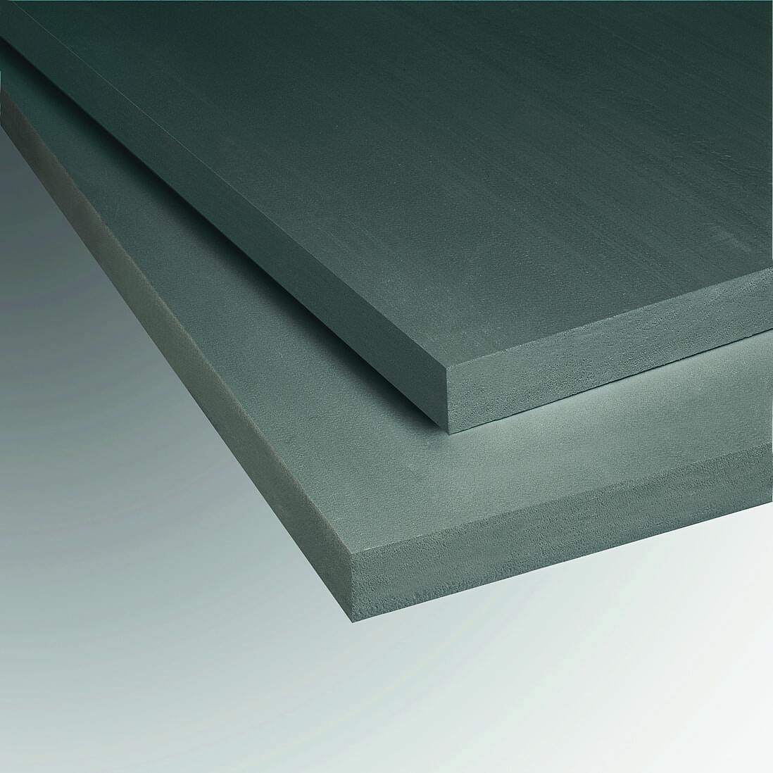 Le lastre di polistirene espanso estruso XPS X ETICS B Ravatherm™ di Ravago Building Solutions, rigide e compatte, riciclabili sia meccanicamente sia chimicamente, sono ideali per l'isolamento termico e di conseguenza per il risparmio energetico. La posa in opera su pareti interne garantisce la rapidità della messa a regime della temperatura ambientale, un lavoro indipendente dalle condizioni atmosferiche, anche quando l’edificio è già abitato. L'inserimento di particelle di Carbon Pure (carbone amorfo) all’interno delle celle dei pannelli permette di attenuare i raggi infrarossi, riflettendo parte dell'energia con un sensibile aumento della capacità isolante (0,0030 W/mK). Per questo, la colorazione, senza aggiunta di ulteriori pigmenti, risulta naturalmente grigia. Resistenti all'umidità e alla compressione, oltre che ai cicli di gelo e disgelo, le lastre hanno superficie ruvida, profili a spigolo vivo e misurano L 125 x P 60 cm, declinate in diversi spessori a seconda delle esigenze del progetto. www.ravagobuildingsolutions.com Le lastre di polistirene espanso estruso XPS X ETICS B Ravatherm™ di Ravago Building Solutions, rigide e compatte, riciclabili sia meccanicamente sia chimicamente, sono ideali per l'isolamento termico e di conseguenza per il risparmio energetico. La posa in opera su pareti interne garantisce la rapidità della messa a regime della temperatura ambientale, un lavoro indipendente dalle condizioni atmosferiche, anche quando l’edificio è già abitato. L'inserimento di particelle di Carbon Pure (carbone amorfo) all’interno delle celle dei pannelli permette di attenuare i raggi infrarossi, riflettendo parte dell'energia con un sensibile aumento della capacità isolante (0,0030 W/mK). Per questo, la colorazione, senza aggiunta di ulteriori pigmenti, risulta naturalmente grigia. Resistenti all'umidità e alla compressione, oltre che ai cicli di gelo e disgelo, le lastre hanno superficie ruvida, profili a spigolo vivo e misurano L 125 x P 60 cm, declinate in diversi spessori a seconda delle esigenze del progetto. www.ravagobuildingsolutions.com