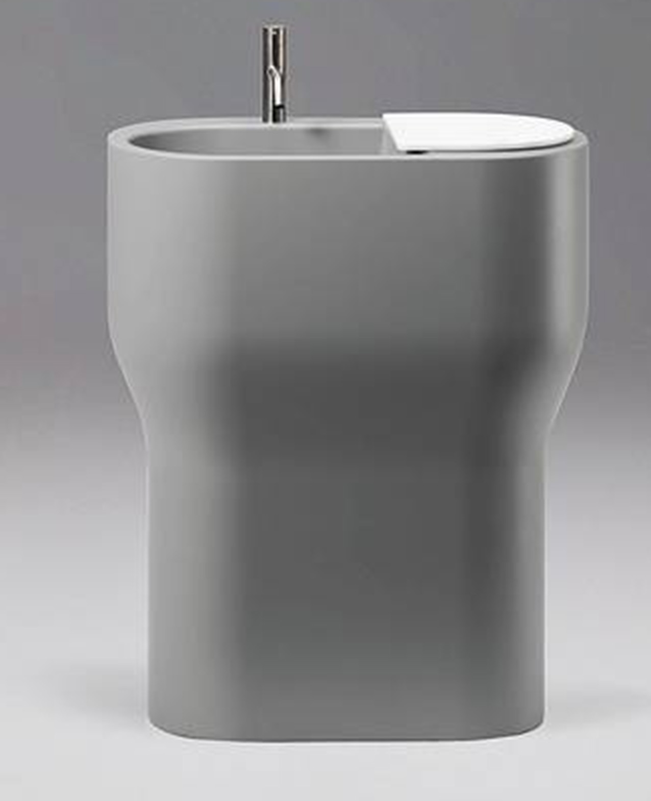 Fora di Lineabeta by Samo, in materiale riciclato non verniciato, è disponibile in azzurro, grigio o tortora e misura L 70 x P 40 x H 85 cm. Costa 753 euro. www.samo.it Fora di Lineabeta by Samo, in materiale riciclato non verniciato, è disponibile in azzurro, grigio o tortora e misura L 70 x P 40 x H 85 cm. Costa 753 euro. www.samo.it