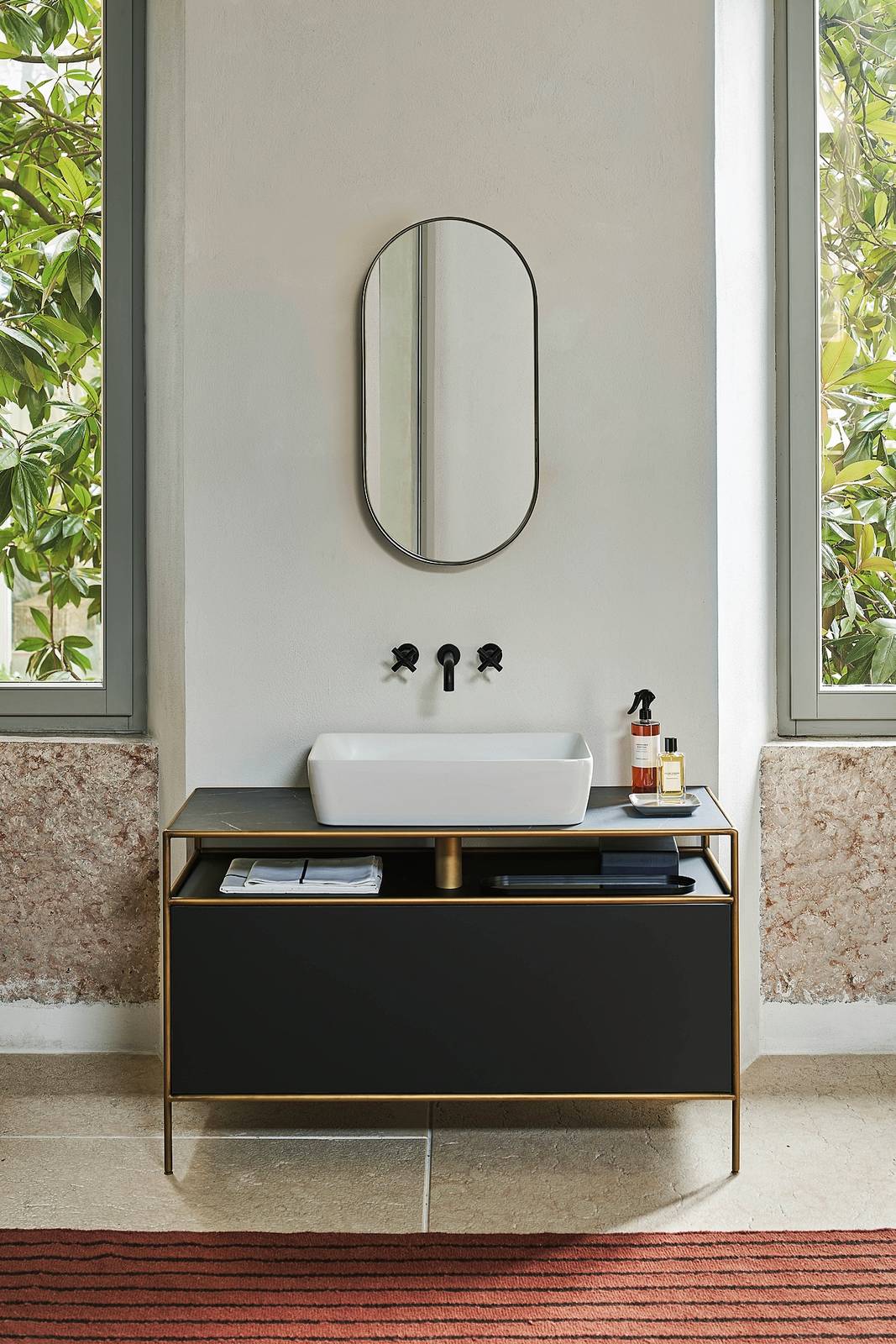 Il lavabo della collezione Nubes di GSI è predisposto per rubinetteria a parete o su piano. Disponibile nelle finiture Color Elements, Gold e Silver, misura L 60 x P 38 x H 14 cm e in Bianco Lucido costa 366 euro. www.gsiceramica.it Il lavabo della collezione Nubes di GSI è predisposto per rubinetteria a parete o su piano. Disponibile nelle finiture Color Elements, Gold e Silver, misura L 60 x P 38 x H 14 cm e in Bianco Lucido costa 366 euro. www.gsiceramica.it