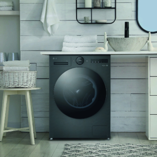 Il programma AI Wash™ della lavatrice F4X7013TBB NEXT AIDD di LG
valuta peso, composizione
e morbidezza dei
tessuti per regolare
i movimenti del cestello. Con 13 kg di carico, è in classe di efficienza energetica A.
Il cestello ha un volume
di 81 litri. Il TurboWash 360 permette di lavare in 39’. Misura L 60 x P 61,5 x H 85 cm.