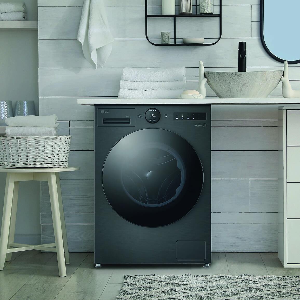 Il programma AI Wash™ della lavatrice F4X7013TBB NEXT AIDD di LG
valuta peso, composizione
e morbidezza dei
tessuti per regolare
i movimenti del cestello. Con 13 kg di carico, è in classe di efficienza energetica A.
Il cestello ha un volume
di 81 litri. Il TurboWash 360 permette di lavare in 39’. Misura L 60 x P 61,5 x H 85 cm.